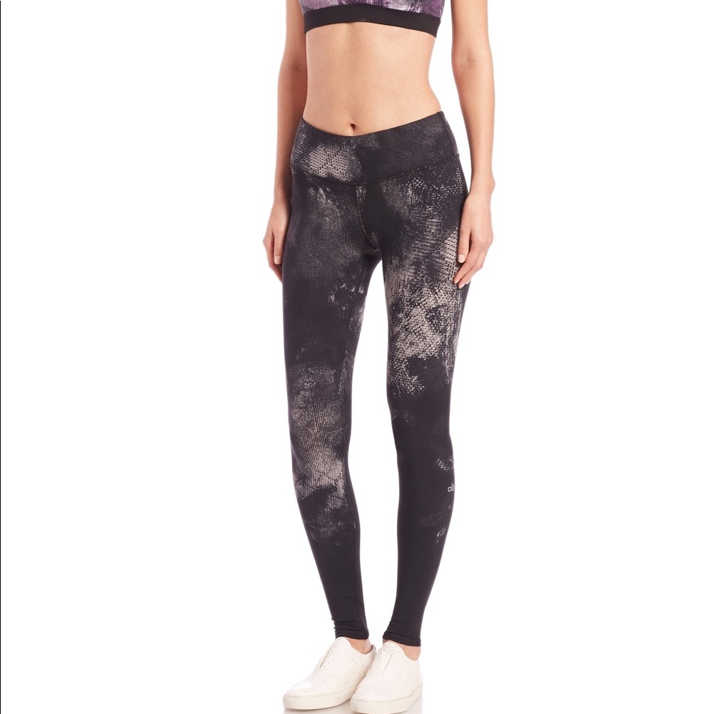 Alo Yoga Black Smoke Airbrush print leggings Med